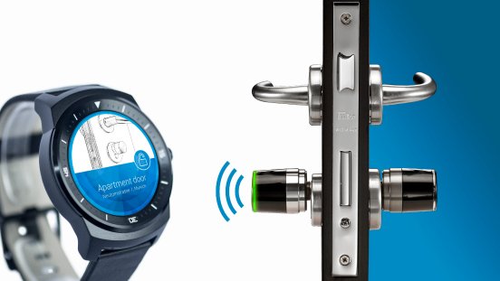 01_LG G Watch R opens ISEO Libra Smart with BlueID.jpg