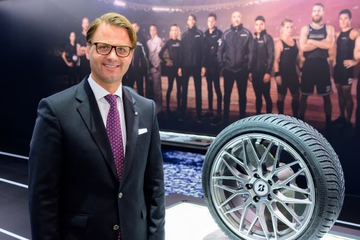 Christian Mühlhäuser, Managing Director Bridgestone Central Europe, präsentiert den neuen B.jpg