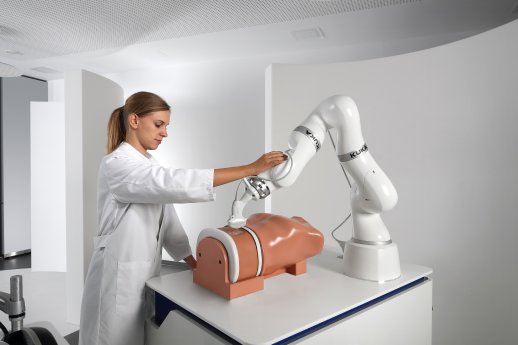 KUKA LBR Med .jpg