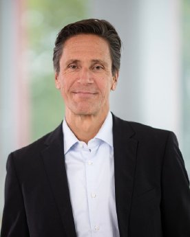 Joerg_Petersen_Vorstand_innobisAG_hoch.jpg