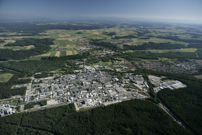 Luftbild IPW Gendorf von Westen 2007.jpg