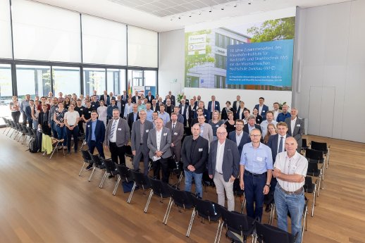 25-07-PM-Fraunhofer-AZOM-10-Jahre-Picture-01.jpg