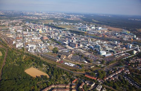 Parc industriel Höchst : Environ 90 entreprises employant près de 22 000 personnes sur un terrain de 460 hectares (Image : Infraserv Höchst)