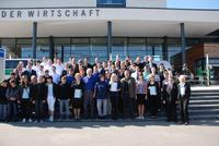 Zum Start der Bildungsmesse wurden die Preisträger des IHK-Initiativpreises
Ausbildung 2009 ausgezeichnet.