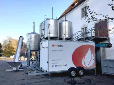 Die mobile Heizzentrale, mit einer Heizleistung von 950 kW, erwärmt die Maische innerhalb von zwei Minuten von 20°C auf 80°C / Bildquelle: Hotmobil Deutschland GmbH