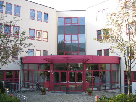Firmengebäude_Sauerlach.jpg