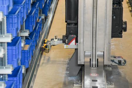 AKL Jungheinrich - VAHLE Stromschienensystem VKS + Stromabnehmer im Einsatz