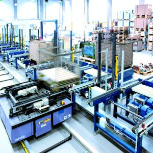 Für die speziellen Anforderungen in der Palettenfördertechnik bietet NORD DRIVESYSTEMS ökonomische Antriebslösungen mit hoher Überlastfähigkeit.