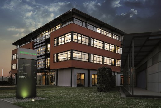 SUJ-Firmengebäude_Sasbach.jpg