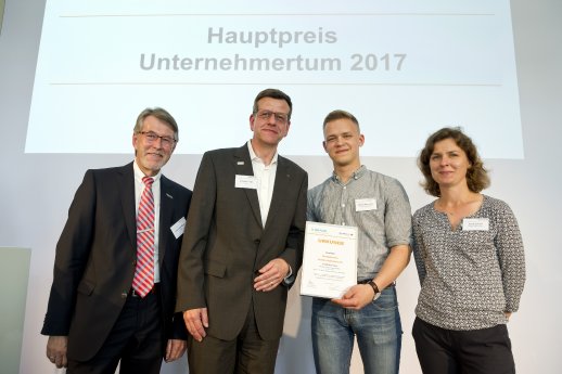 Sieger_Hauptpreis_Unternehmertum_2017.jpg