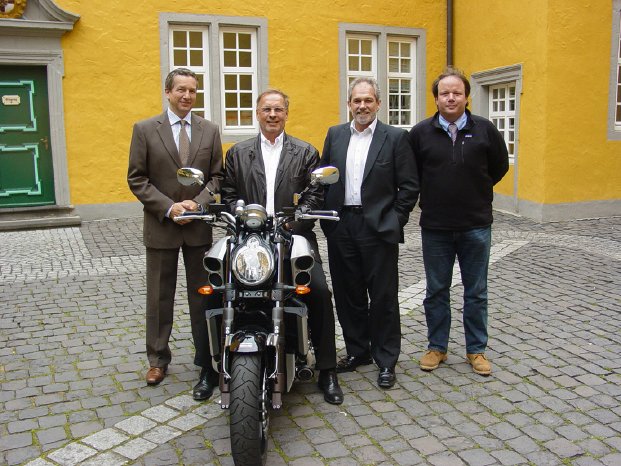 Foto 2_Präsidium.jpg