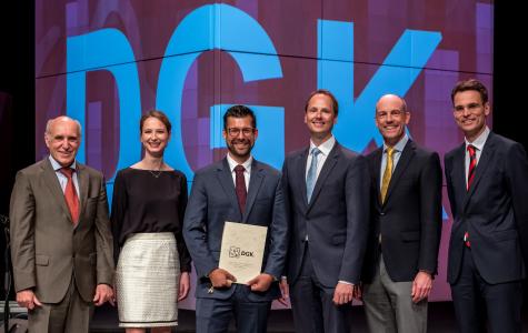 Feierliche Preisverleihung mit (v.l.n.r.) Prof. Dr. Hugo A. Katus, Nele Marlena Lapp, Dr. Holger Winkels, Matthias Lapp, Prof. Dr. Thomas Nordt und Prof. Dr. Stephan Baldus, Foto: DGK/Thomas Hauss