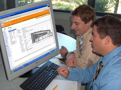 Die Autoren - Dipl.-Ing. Hans C. Hoffmann (rechts), Dipl.-Ing. Marcus Hallscheidt (linksim Bild) sind Vertriebsleiter der Nemetschek Bausoftware GmbH.