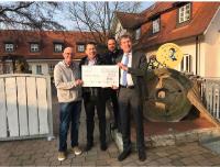Von links nach rechts: Anthony Foskett, Vorsitzender Förderverein Kinderhospiz Sterntaler e.V. und Mitarbeiter der KS Gleitlager GmbH - Thomas Zaborowski, Senior Vice President HR, Sven Schmidt, Betriebsratsvorsitzender und Thorsten Bottke, Senior Vice President Finance