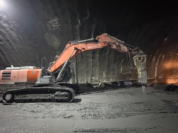 Epiroc HB 3600 breaker in tunnel operation 2.jpg