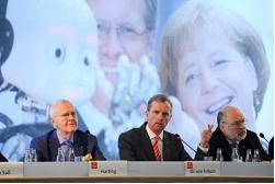 HANNOVER MESSE 2010 (19. bis 23. April) Abschluss-Pressekonferenz: (l-r) D. Harting, Vorsitzender des Ausstellerbeirats der HANNOVER MESSE, Dr. W. von Fritsch, Vorsitzender des Vorstands der Deutschen Messe AG, M. Cimini, Direktor des ICE