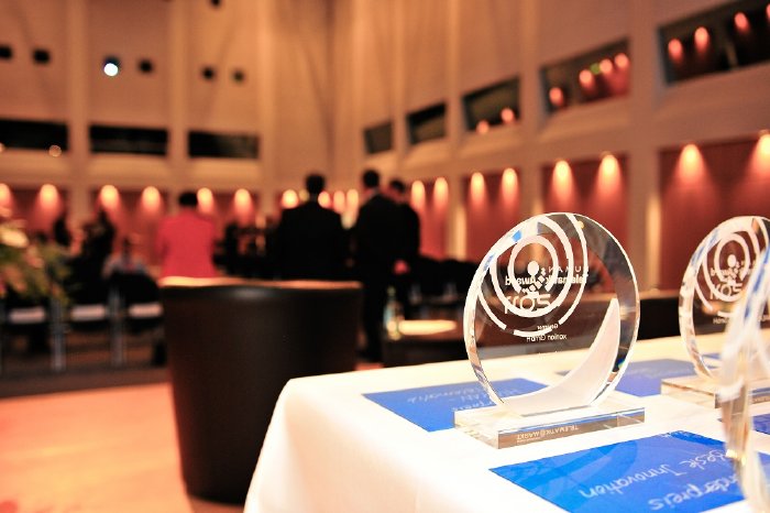 Award 2011_Pokal_web.jpg