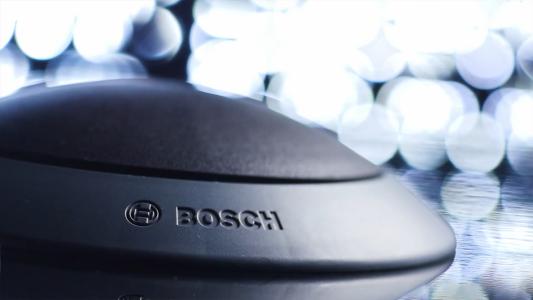 Smart Parking Sensor von Bosch. Der Parksensor (Parking Lot Sensor, kurz PLS) erkennt und meldet die Belegung von einzelnen Parkplätzen / Stellplätzen und ermöglicht so ein aktives Parkraummanagement