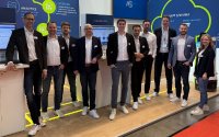 Das Team auf der LogiMAT 2025 – v.l.: Michael Dreimann, André Haff, Nicolas Lapp, Bernd Jaschinski-Schürmann, Marcel Driller, Samuel Heck, Andrej Lautenschläger, Andreas Maas, Pascal Leppich, Alissa Ebert