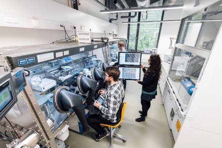 Ein Schwerpunkt der Forschungsaktivitäten an der Hochschule Aalen liegt auf neuen Materialien und Verfahren zur Energiespeicherung / Fotohinweis: Hochschule Aalen | Jan Walford