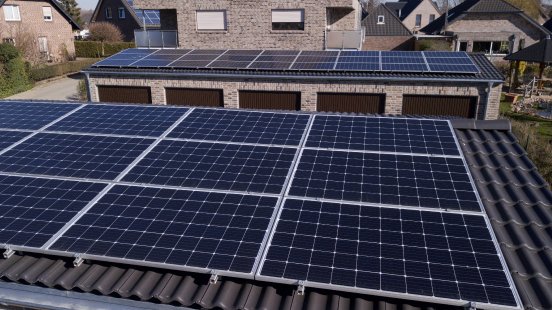 03 Mieterstromprojekt Kalkar-Wissel Photovoltaikanlage Süd, auf den garagendächern.jpg