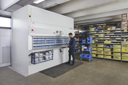 Im Hänel Rotomat® Lagerlift werden große Mengen an Kleinteilen übersichtlich, ergonomisch und schnell bereitgestellt.