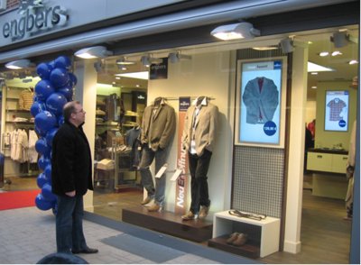 Digital Signage als Verkäufer - auch außerhalb der Geschäftszeiten. Multimediale Inhalte sprechen Kunden aktiv an und unterstützen effektiv den Vertrieb am Point of Sale