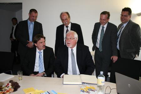 sacoin empfängt Ministerpräsident Peter Harry Carstensen in neuen Räumlichkeiten