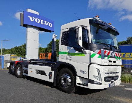 Volvo Trucks_1000-E-Lkw_08.jpg