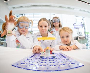 Experimenting with the new electronics kit: Viola Malata closes the circuit and the propeller takes off. Pictured l to r: Emma Unger, Viola Malata, Aurelia and Matilda Unger. Photo: © W&H