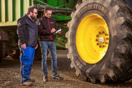 V.l.n.r. Johannes Klein (Geschäftsführer der Biolandhof Klein Biogas Gmbh) und Jens Pöpel, (Prod.jpg