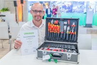 Rico Zange, Fachinformatiker der domeba GmbH, schloss seine Ausbildung als einer der Besten ab.