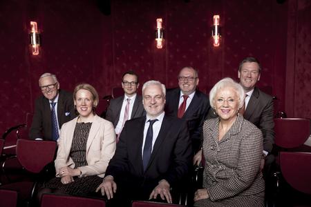 Trafen sich zum intensiven und konstruktiven Meinungsaustausch in Espelkamp: Vordere Reihe Maresa Harting-Hertz, Minister Garrelt Duin und Margrit Harting. Hintere Reihe: Dietmar Harting, Remo Genschorek (persönlicher Referent von Minister Duin), MdL Ernst-Wilhelm Rahe und Philip Harting