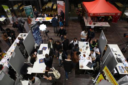 Jede Menge Infos für Erstsemester von TU und Hochschule (Foto: HS KL)