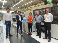 Thomas Waidner, Schaeffler Academy; Matthias Ruff, Vertriebsleiter SKZ; Tina Paulus, Projektmanagerin Lernende Organisation; Gunter Schneider und Bernhard Schmittlutz, Segmentleiter bei Schaeffler (v.l.n.r.) (Foto: SKZ) 