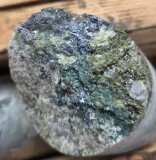 Abbildung 1: Mineralisierter Bohrkern von Bohrloch RED-26-02 in einer Bohrlochtiefe von etwa 150 m. Visuelle Beobachtungen sind vorläufig und Mineralgehalt sowie Erzgehalt können nur durch Laboranalysen bestätigt werden.