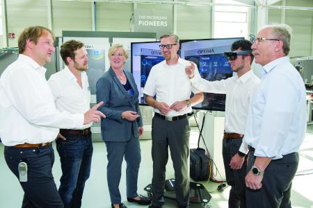 Virtual und Mixed Reality begeistern die Roundtable-Teilnehmer bei Optima. Erste Anwendungen gibt es – und die Zukunft sieht vielversprechend aus