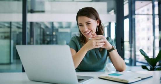 KI-in-der-Bilderstellung-AdobeStock_1782065703.jpg