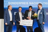 (von links): Dr. Bernd Vöhringer, Oberbürgermeister der Stadt Sindelfingen, Markus Linha, Vorstandsmitglied bei der Kreissparkasse Böblingen, Christian Wehrle, Chief Executive Officer und Vorstandsvorsitzender der BITZER SE sowie Felix Rapp, Geschäftsführer der Wirtschaftsförderung Sindelfingen, bei der Preisübergabe des Wirtschaftspreises „Sindolf“ in der Kategorie Sonderpreis „Nachhaltigkeit“ (von links): Dr. Bernd Vöhringer, Oberbürgermeister der Stadt Sindelfingen, Markus Linha, Vorstandsmitglied bei der Kreissparkasse Böblingen, Christian Wehrle, Chief Executive Officer und Vorstandsvorsitzender der BITZER SE sowie Felix Rapp, Geschäftsführer der Wirtschaftsförderung Sindelfingen, bei der Preisübergabe des Wirtschaftspreises „Sindolf“ in der Kategorie Sonderpreis „Nachhaltigkeit“