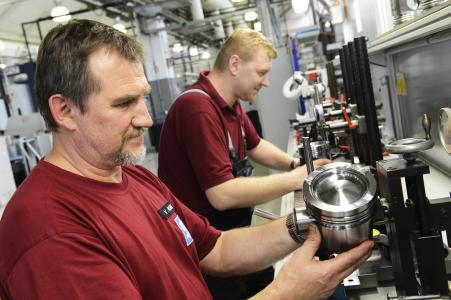 Production of steel pistons for commercial vehicles