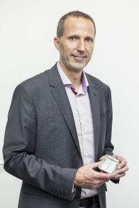 Bei Prof. Dr. Volker Knoblauch laufen an der Hochschule Aalen die Fäden für die mit 1,25 Millionen Euro geförderten Projekte zusammen. Fotohinweis: © Hochschule Aalen | Thomas Klink