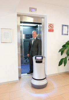 thyssenkrupp_Elevator_Robot_at_offices__13_ (1).jpg
