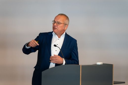 Dr.-Ing._Roland_Boecking__Bildquelle__DVS_Lina_Loos_.jpg