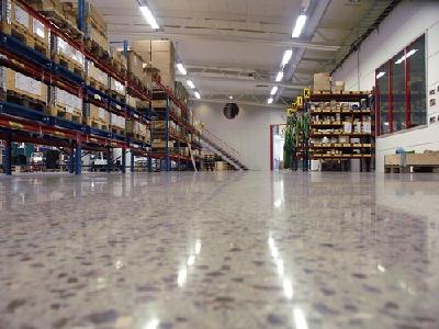 Industrieboden glänzend aufbereitet