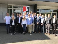 20 neue Studierende begrüßte die Friedhelm Loh Group jetzt. Das StudiumPlus an der Technischen Hochschule Mittelhessen in Kooperation mit der Friedhelm Loh Group ist breit gefächert: Die Studiengänge Wirtschaftsingenieurwesen, Ingenieurwesen, Betriebswirtschaft oder Softwaretechnologie gliedern sich noch in weitere Fachrichtungen wie Kälte- und Klimatechnik, Maschinenbau oder Mittelstandsmanagement. (c) Rittal GmbH & Co. KG 