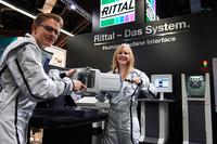 Auch auf Messen sind die Azubis der Friedhelm Loh Group unterwegs. Für ihre innovativen Konzepte zur Förderung des Nachwuchses wurde die Unternehmensgruppe jetzt mit dem Qualitätssiegel 