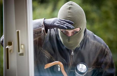 Einbrecher schlagen unabhängig von Tages- oder Nachtzeit zu. Eine Alarmanlage wie die B2 kann Schlimmes verhindern. Bild: tdx/Bublitz