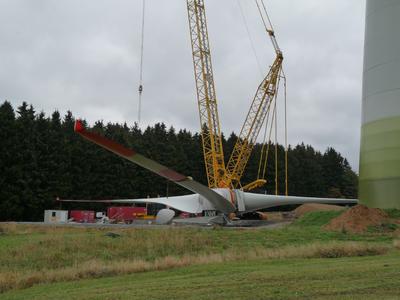 Beliebt bei Investoren, Dreiflügliger Gigant im Bau.JPG