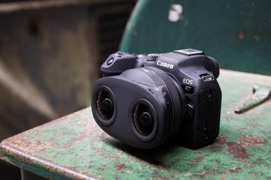 RF-S%2039mm%20F35%20STM%20DUAL%20FISHEYE-ambient-on-set.jpg