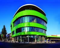 Grünbeck wurde als einziges Branchenunternehmen in die Top 50 der innovativsten Mittelständler in Deutschland gewählt. Das neue Fortbildungszentrum Grünbeck Forum steht für Innovation, Weiterbildung und Weitblick. © Grünbeck